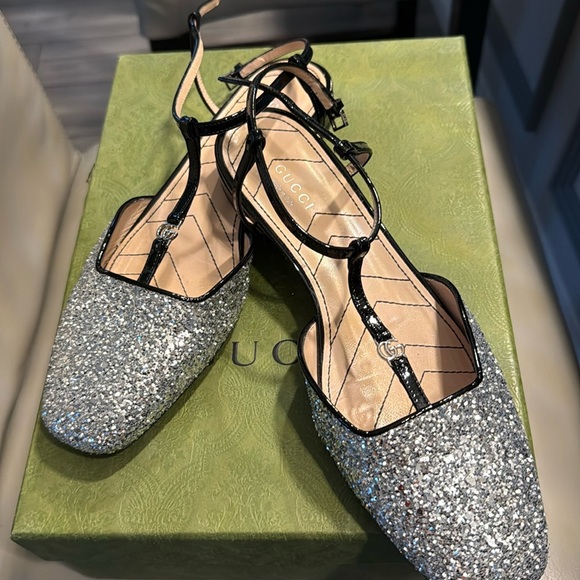 Gucci, silver t-strap, sparkle, sandal, size 8, pristine - Picture 1 of 5